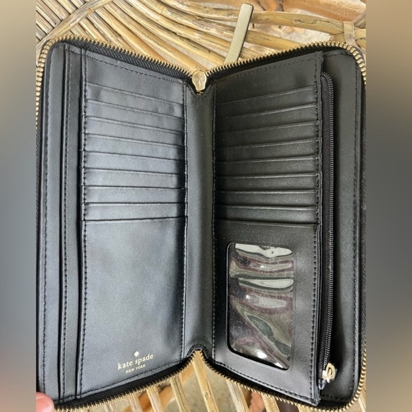 Kate Spade Cream Wallet - Picture 3 of 6